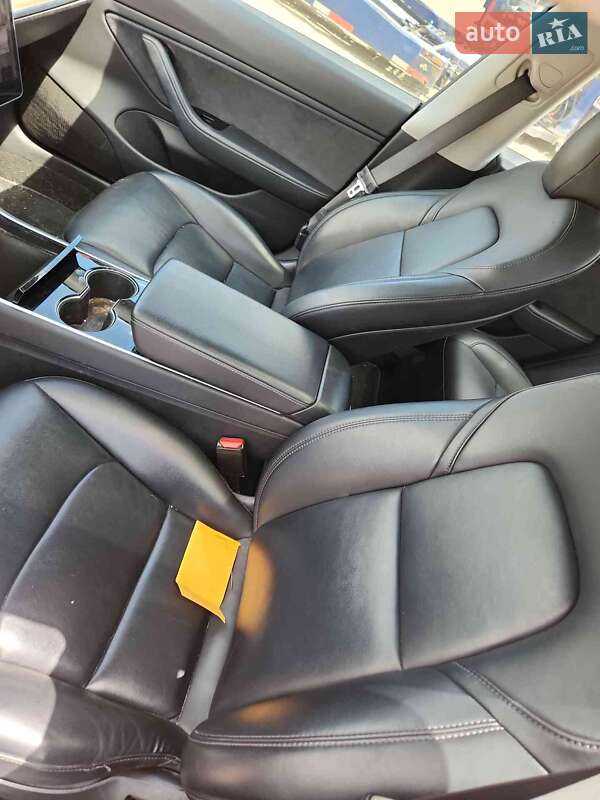 Седан Tesla Model 3 2018 в Ивано-Франковске