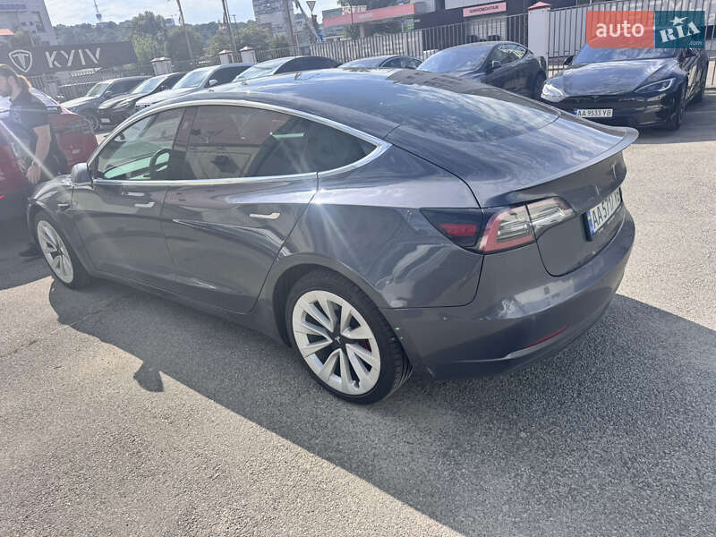 Седан Tesla Model 3 2018 в Киеве
