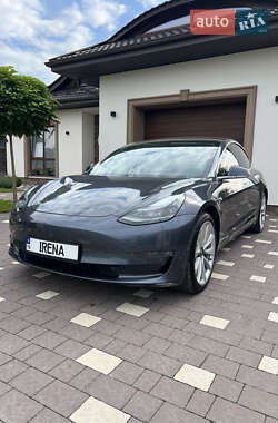 Седан Tesla Model 3 2018 в Ровно