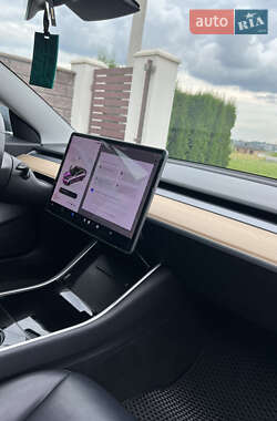 Седан Tesla Model 3 2018 в 