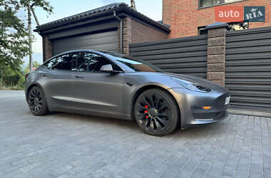 Седан Tesla Model 3 2022 в 