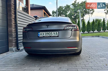Седан Tesla Model 3 2022 в 
