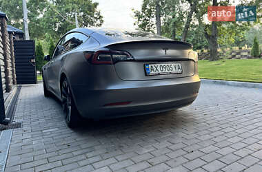 Седан Tesla Model 3 2022 в 