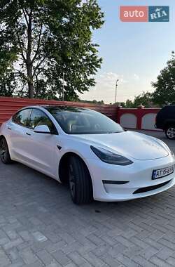 Седан Tesla Model 3 2022 в Черновцах