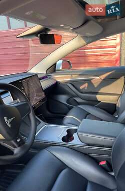 Седан Tesla Model 3 2022 в 