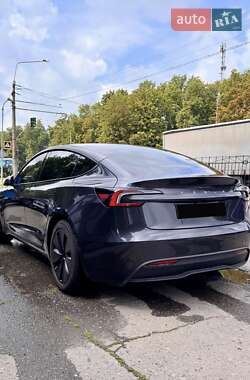 Седан Tesla Model 3 2024 в 