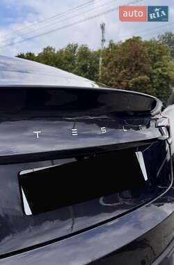 Седан Tesla Model 3 2024 в 
