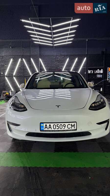 Tesla Model 3 2019