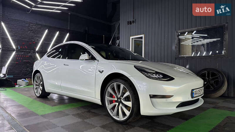 Седан Tesla Model 3 2019 в Києві