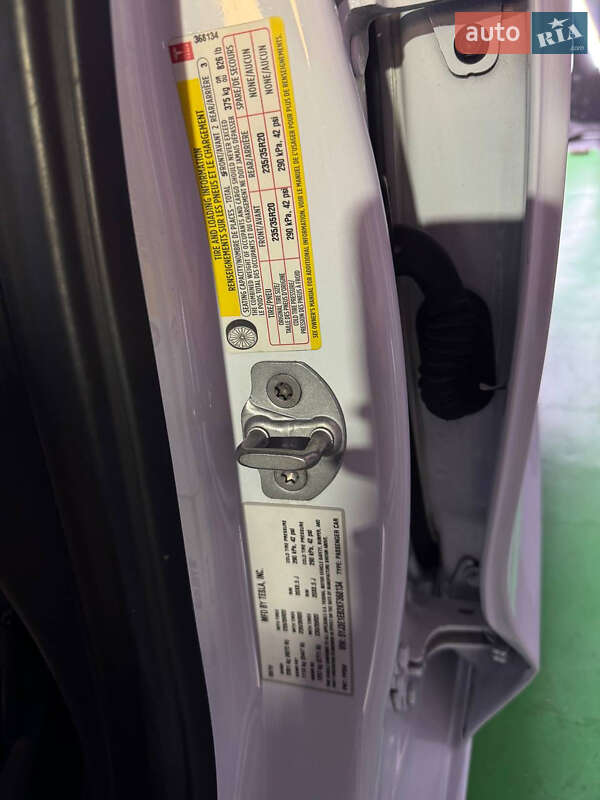 Седан Tesla Model 3 2019 в Києві