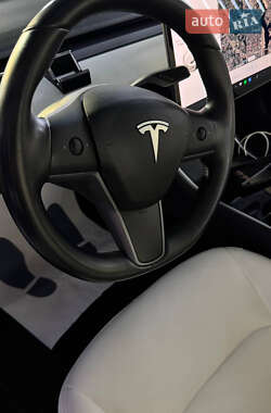 Седан Tesla Model 3 2019 в Киеве