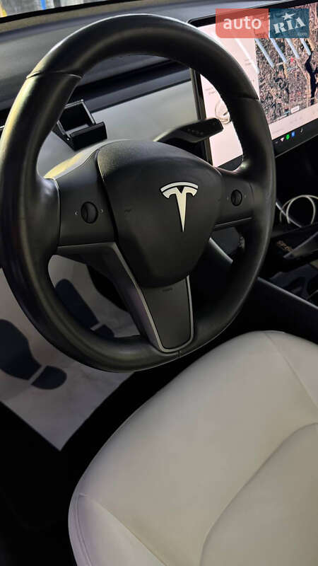 Седан Tesla Model 3 2019 в Києві