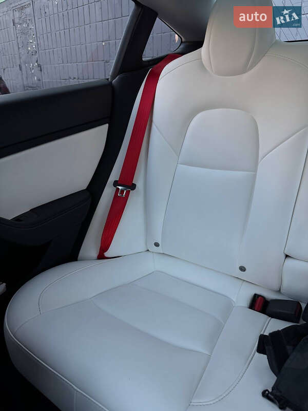 Седан Tesla Model 3 2019 в Києві