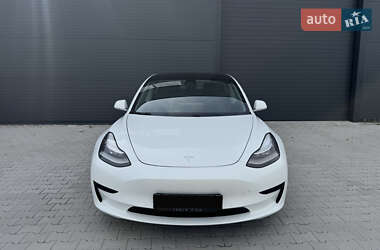 Седан Tesla Model 3 2020 в 