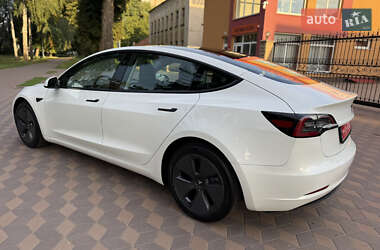 Седан Tesla Model 3 2023 в 