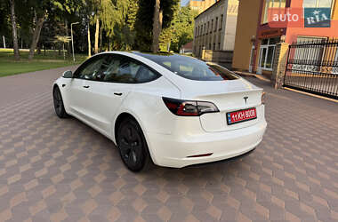 Седан Tesla Model 3 2023 в 