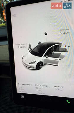 Седан Tesla Model 3 2023 в 