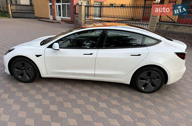 Седан Tesla Model 3 2023 в 