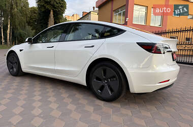 Седан Tesla Model 3 2023 в 