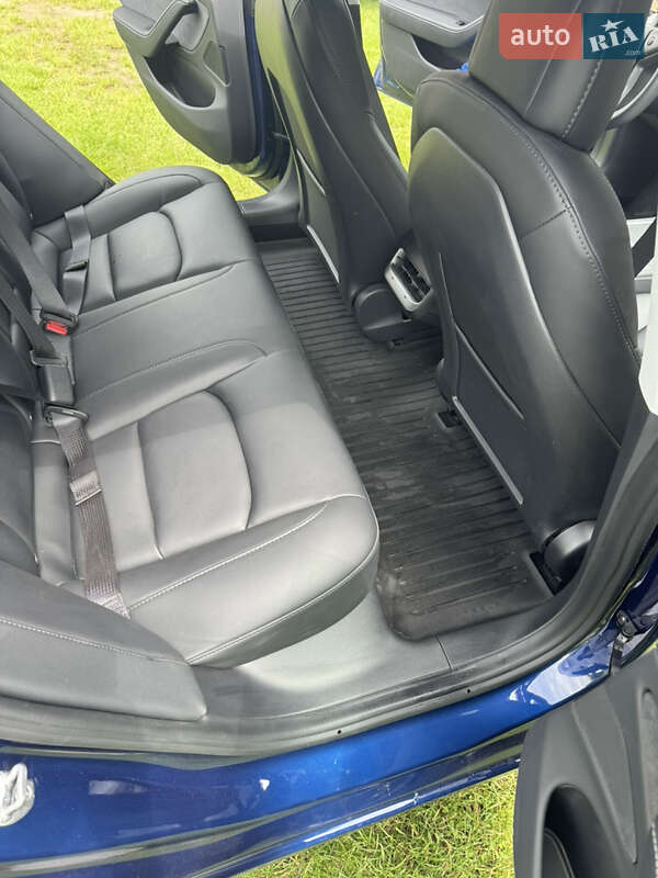 Седан Tesla Model 3 2021 в Львові