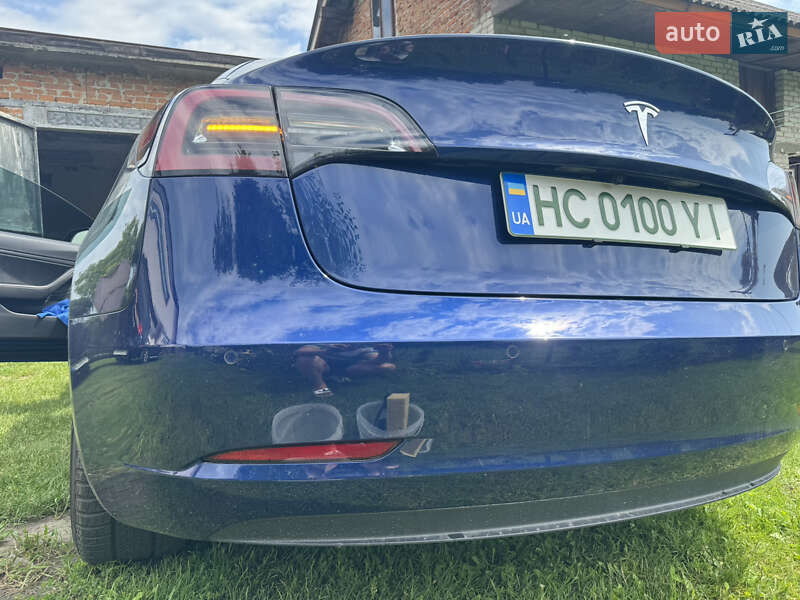 Седан Tesla Model 3 2021 в Львові