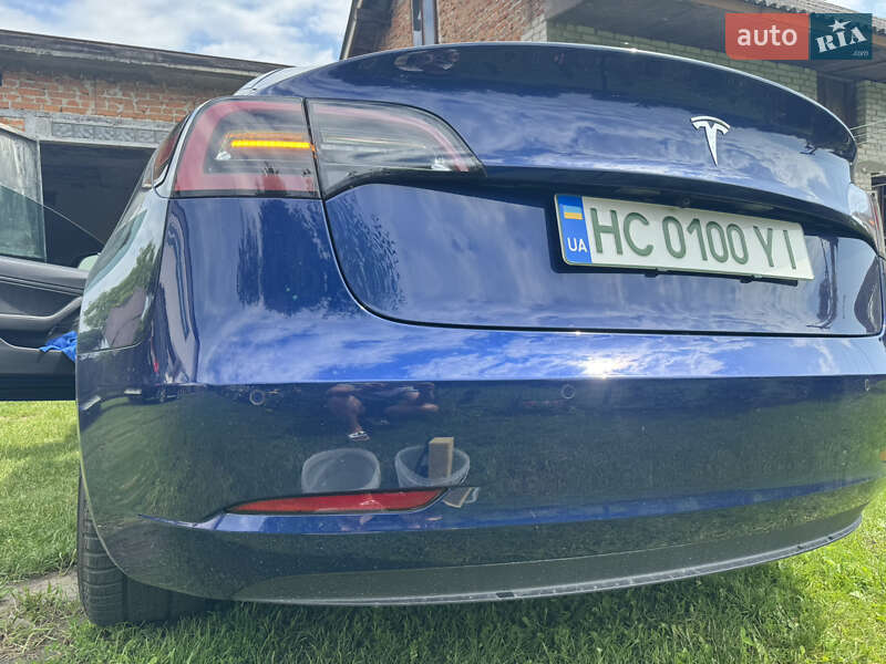 Седан Tesla Model 3 2021 в Львові
