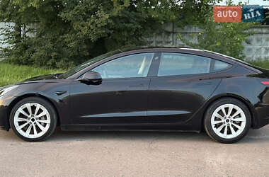 Седан Tesla Model 3 2022 в 