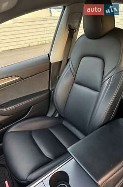 Седан Tesla Model 3 2022 в 