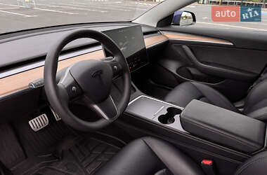 Седан Tesla Model 3 2022 в 