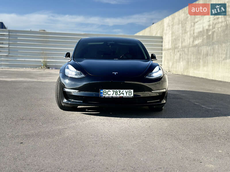 Седан Tesla Model 3 2019 в Львове