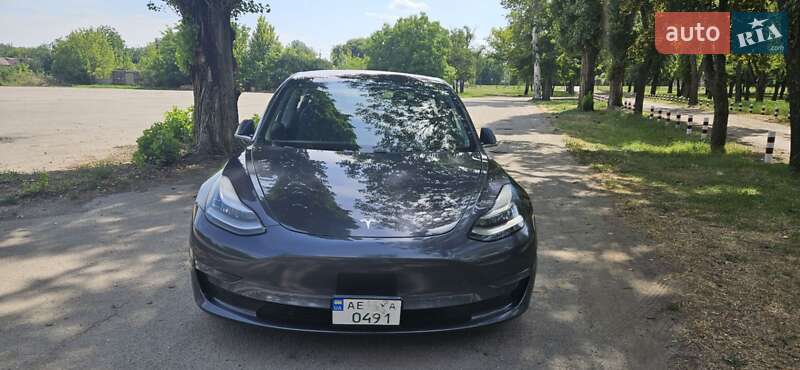 Седан Tesla Model 3 2018 в Павлограді