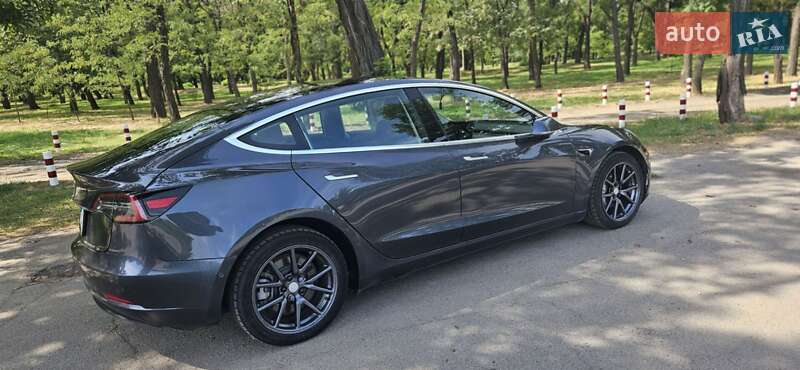 Седан Tesla Model 3 2018 в Павлограді