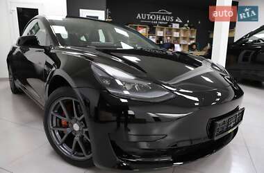 Седан Tesla Model 3 2022 в 
