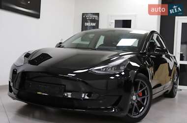 Седан Tesla Model 3 2022 в 