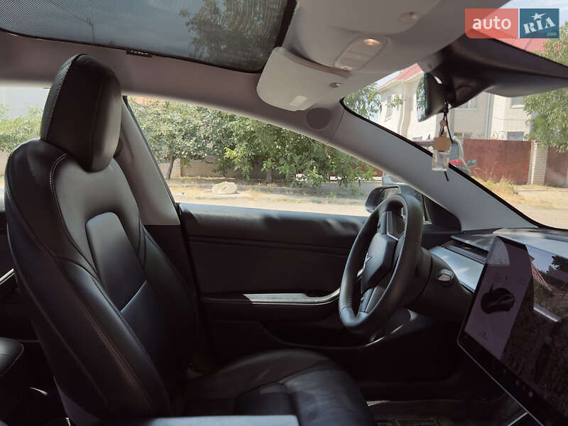 Седан Tesla Model 3 2020 в Николаеве
