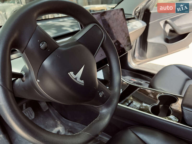 Седан Tesla Model 3 2020 в Николаеве