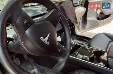 Седан Tesla Model 3 2020 в 