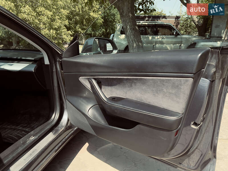 Седан Tesla Model 3 2020 в Николаеве