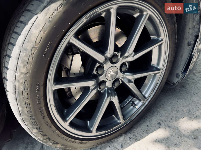 Седан Tesla Model 3 2020 в Николаеве