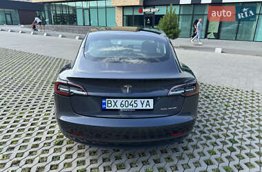 Седан Tesla Model 3 2022 в 