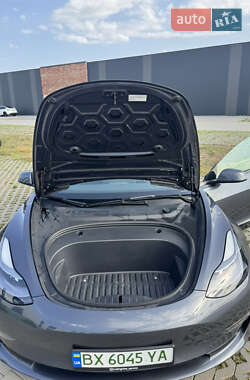Седан Tesla Model 3 2022 в 