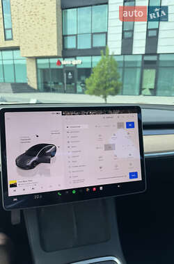 Седан Tesla Model 3 2022 в 