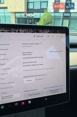 Седан Tesla Model 3 2022 в 