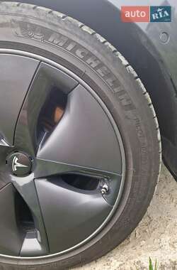 Седан Tesla Model 3 2019 в 