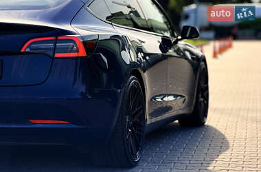 Седан Tesla Model 3 2019 в 