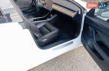 Седан Tesla Model 3 2020 в 