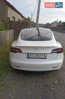 Седан Tesla Model 3 2020 в 