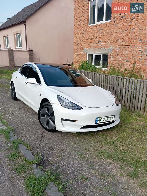 Tesla Model 3 2020