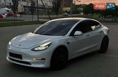 Седан Tesla Model 3 2022 в Ужгороде