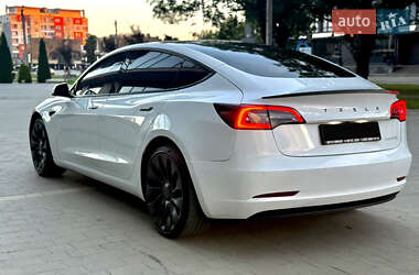 Седан Tesla Model 3 2022 в 